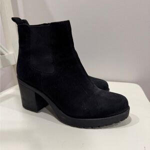 Vagabond Suede Black Ankle Booties